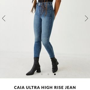 IN SEARCH OF THESE JEANS !!